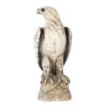 Ruggeri, P."Adler", vollplastische Darstellung des Greifvogels, auf Terreinsockel hockend,