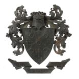 WappenschildEnde 19. Jh., Gusseisen, schildförmiges Wappen von Blattwerk flankiert und von
