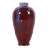 Vase Sèvres, Frankreich, 1921, heller Scherben, polychrome Laufglasur sang-de-boeuf, part. red.,