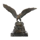 Bildhauer des 20. Jh."Adler", Bronze, vollplastische, naturalistische Ausführung des Tieres mit