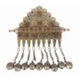 AmulettbehälterTurkmenistan, um 1900, Silber/part. vergoldet, länglicher Behälter mit darüber