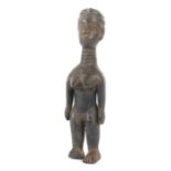 Kleine weibliche Standfigur, Westafrika, H: 20,5wohl Stamm der Baule, kleine sockellose weibliche