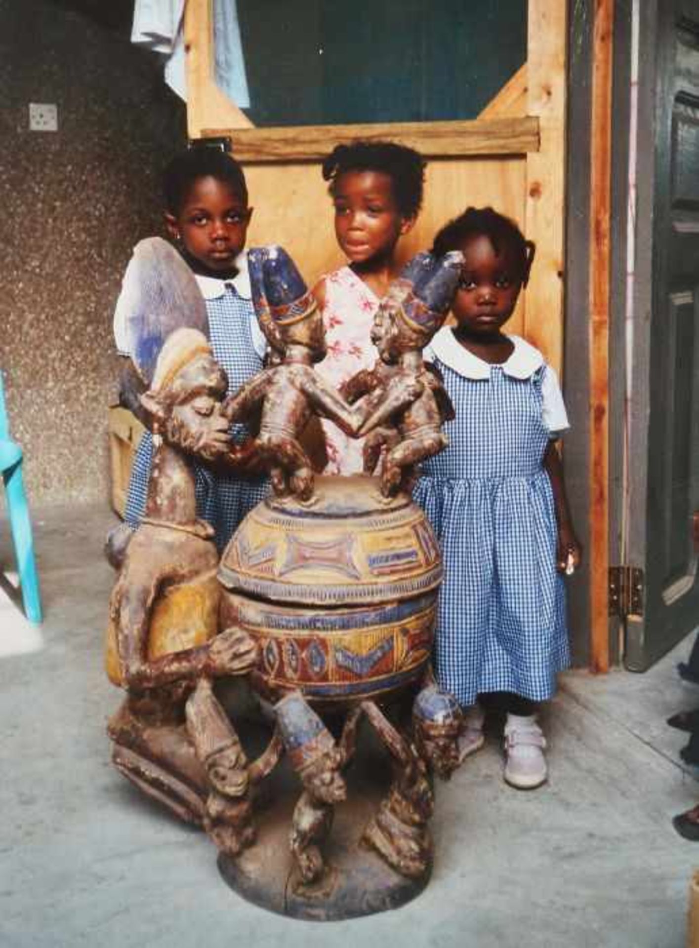 Großes Olumeye-GefäßNigeria, Stamm der Yoruba, 5 Trägerfiguren und 1 große Mutterfigur mit Kind - Image 10 of 10