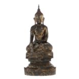 Buddha Shakyamuniwohl Anfang 19. Jh., Myanmar/Thailand, Holz, in Schwarzlack gefasst, Reste