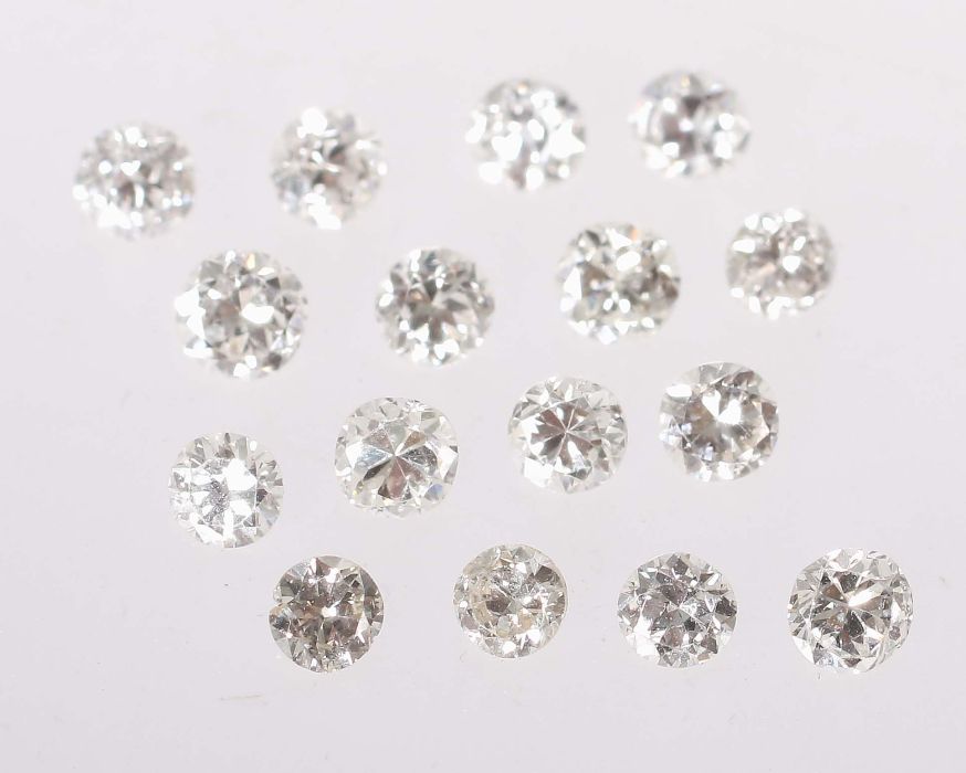 16 Diamantenim älteren Brillant-Schliff, laut vorliegendem Gutachten: Wesselton-Top Crystal/H-I,