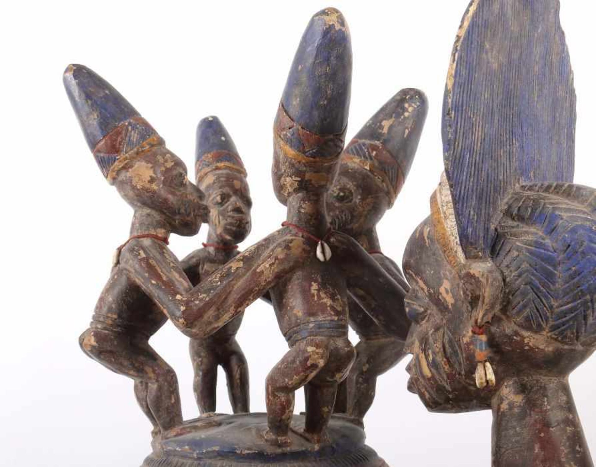 Großes Olumeye-GefäßNigeria, Stamm der Yoruba, 5 Trägerfiguren und 1 große Mutterfigur mit Kind - Image 6 of 10