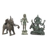 3 KleinbronzenNepal/Indien, 19./20. Jh., Bronze, best. aus: 1x Bodhisattva auf Reittier sitzend;