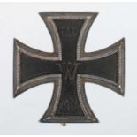 Eisernes Kreuz1. Klasse, 1914, Eisenkern geschwärzt, gebogte Form, breite Längsnadel gemarkt "B",