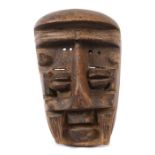 Guerre MaskeElfenbeinküste/Liberia, Stamm der Nguerre, kubistisch wirkendes Maskengesicht