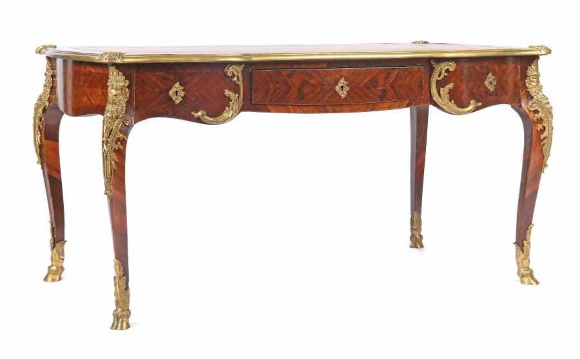 Bureau Plat im Louis XV-StilFrankreich, Ende 19. Jh., großer Schreibtisch mit drei Schubladen, reich
