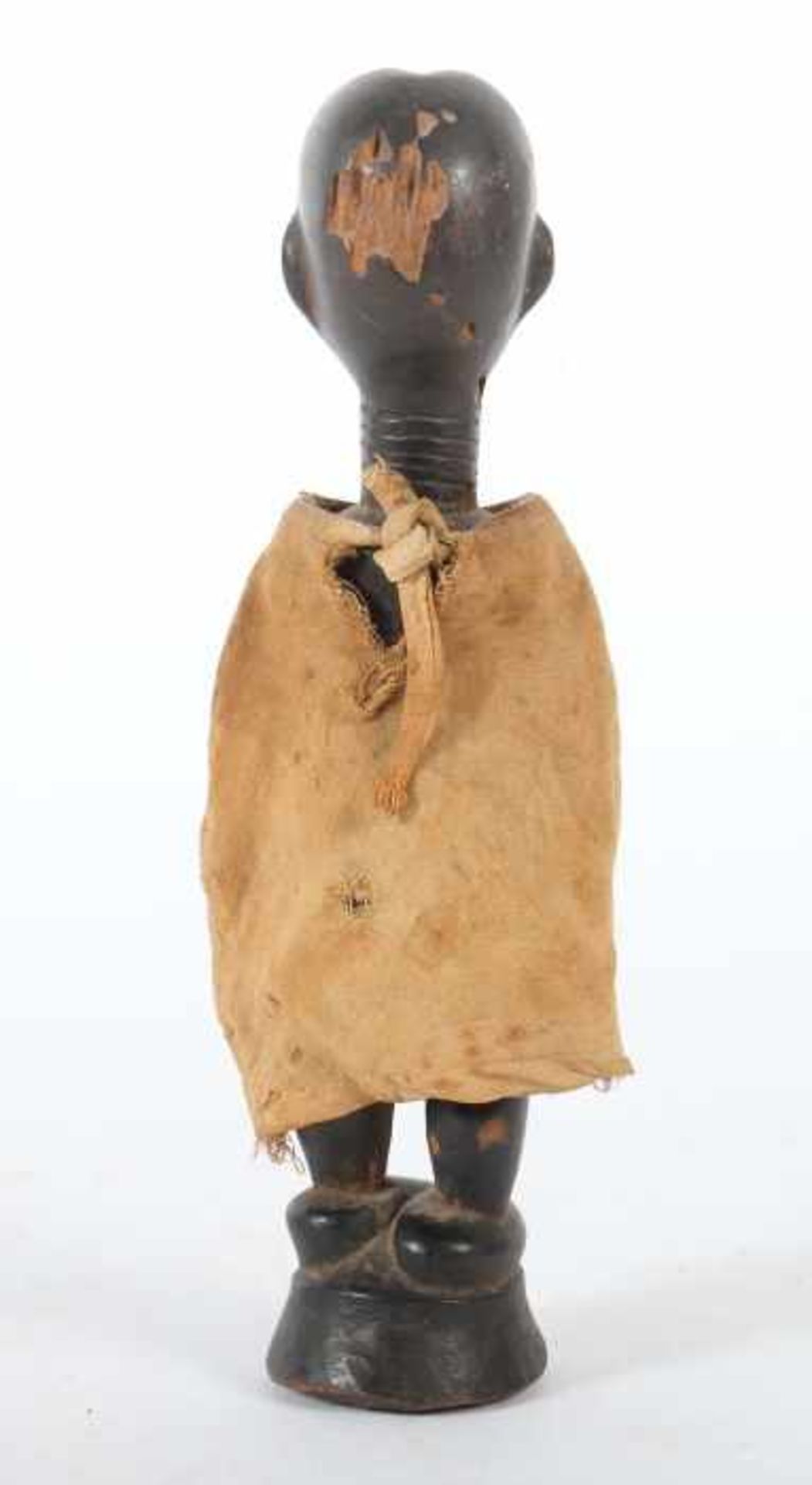 Kleine Figur mit Überwurfwohl Elfenbeinküste/Stamm der Baule, auf Sockel geschnitzte männliche - Bild 2 aus 2