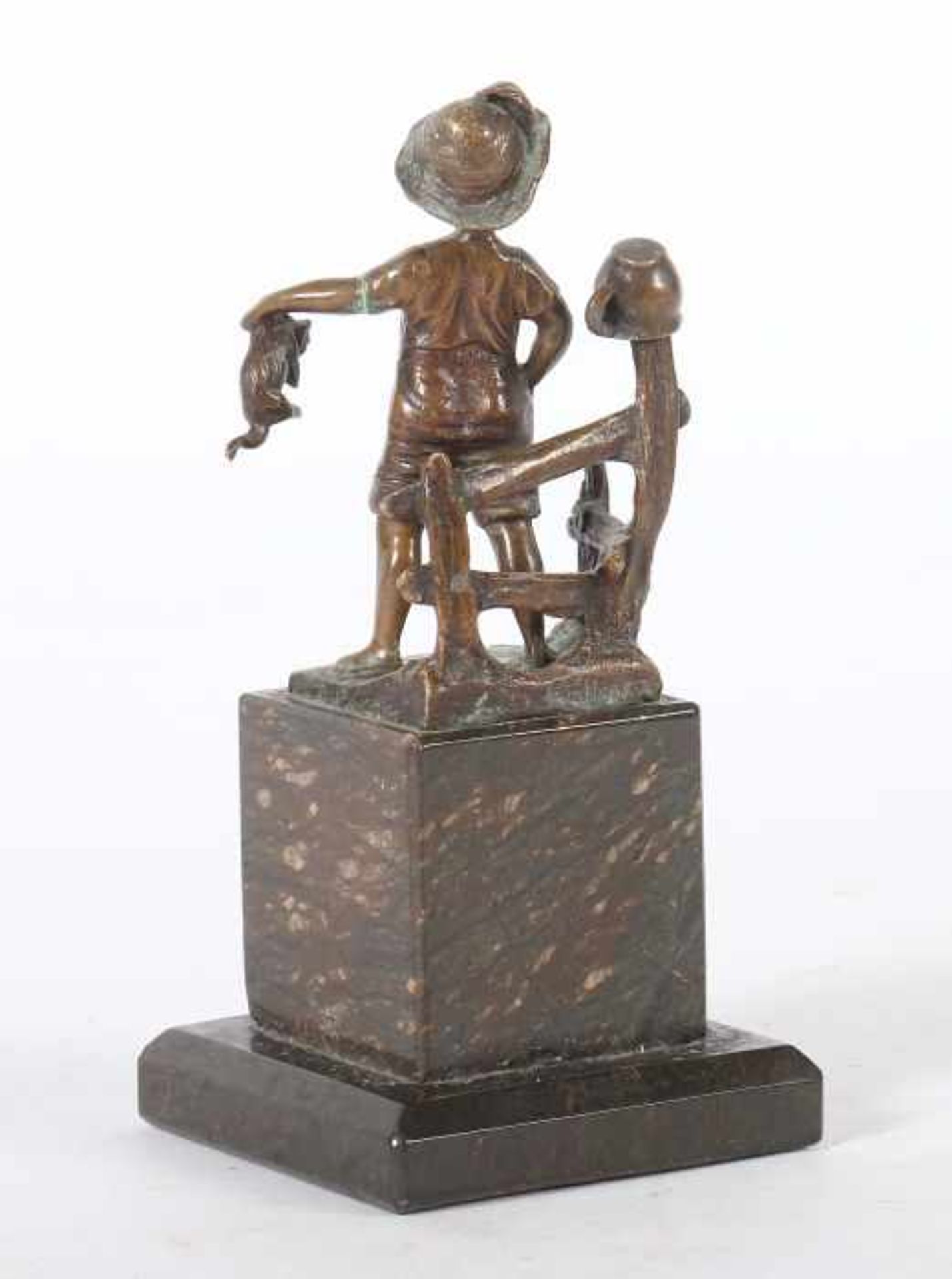 Füllborn"Knabe mit Katze", wohl um 1900, Bronze, vollplastische Figurenausführungen eines Jungen,ein - Bild 3 aus 4