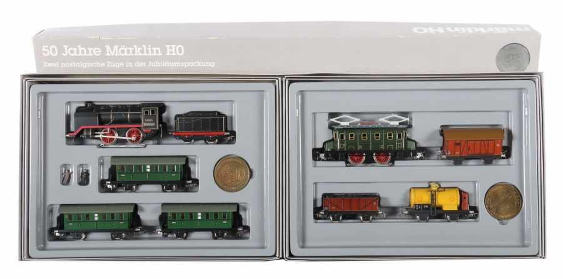 Jubiläums-PackungMärklin, Spur H0, Packung 0050, 2 nostalgische Züge mit 4 und 3 Wagen 1 x zwei