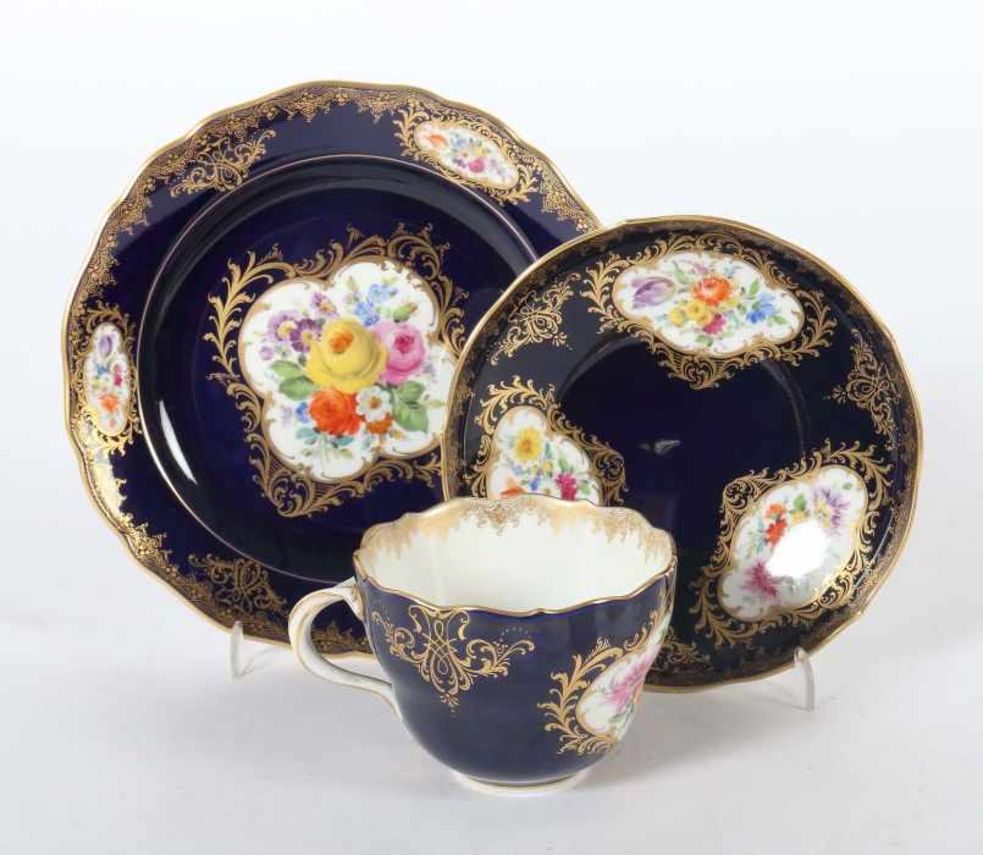 Kaffeegedeck "Amsterdamer Art"Meissen, 1966, Porzellan, königsblauer Fond, in den Vierpass- - Bild 2 aus 3