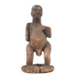 Männliche Standfigurafrikanisch, Holz, H: 41 cm.- - -25.00 % buyer's premium on the hammer