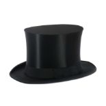 Chapeau Claque1. Drittel 20. Jh., schwarzer Satin, innenseitig bez. "PATENT 266307 KLAPPHUT