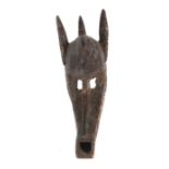 Tiermaske der BambaraMali, Holz, mit gebleckten Zähnen, H: 53 cm.- - -25.00 % buyer's premium on the