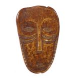 Flache Reliefmaske aus Knochenwohl Stamm der Lega/DR Kongo, H: 17 cm.- - -25.00 % buyer's premium on