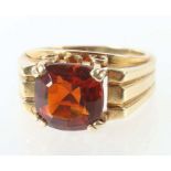 Damenring1970er Jahre, Gelbgold 585, breite Ringschiene mit orange-braunem Citrin (ca. 2 ct),