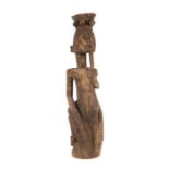 Weibliche kniende Figur der DogonMali, Holz, mit hockerähnlicher Kopfbekrönung und geschnitzten