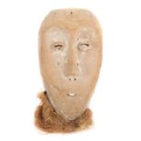 Gekalkte Maske der LegaDR Kongo, Holz, mit Bastkinnbart, H: 35 cm.- - -25.00 % buyer's premium on