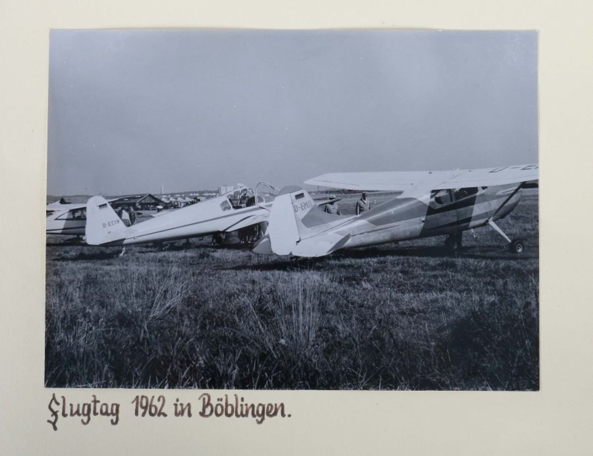 2 FotoalbenDeutschland, um 1960, zahlr. s/w-Fotografien, u.a. Flugzeuge, Interieurs, Motorsport, - Bild 7 aus 7