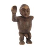 Fetischfigur der LegaDR Kongo, Holz, mit erhobenen Armen, H: 44 cm.- - -25.00 % buyer's premium on