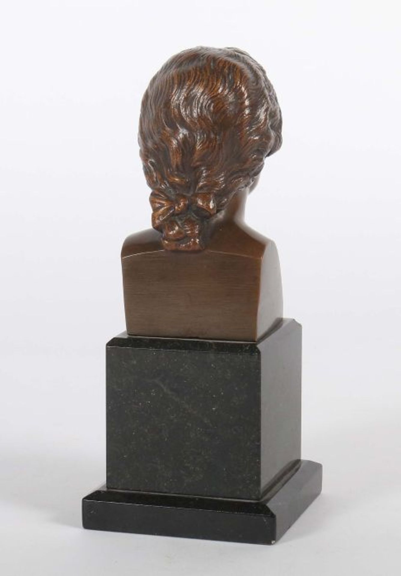Bildhauer des 19./20. Jh."Mozartbüste", Bronze, patiniert, vollplastische Ausführung des - Bild 3 aus 3