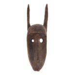 Maske der BamanaMali, Holz geschwärzt, mit zwei Spitzen, H: 65 cm.- - -25.00 % buyer's premium on
