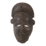 Maske der IboNigeria, Holz, geschwärzt, mit geschnitzter Kopfbedeckung, H: 25 cm.- - -25.00 %