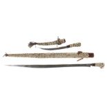 Dolch und Schwert der KabylenAlgerien, 20. Jh., Dolch mit gekrümmter und Schwert "flissa" mit