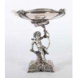 Jugendstil-Tafelaufsatz mit Putto1901-1921, Silber 800, ca. 1240 g, quadratischer Stand mit floraler