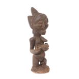 Stehende Maternité der KubaDR Kongo, Holz geschwärzt, H: 45 cm.- - -25.00 % buyer's premium on the