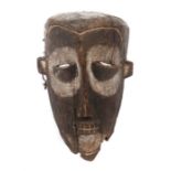 MaskeDR Kongo, Holz, mit gekalkten Gesichtspartien und gekerbten Lippen, H: 35 cm.- - -25.00 %