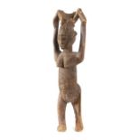 Standfigur einer Schalenträgerinwohl Elfenbeinküste/Stamm der Senufo, Holz mit grauer Patina, mit