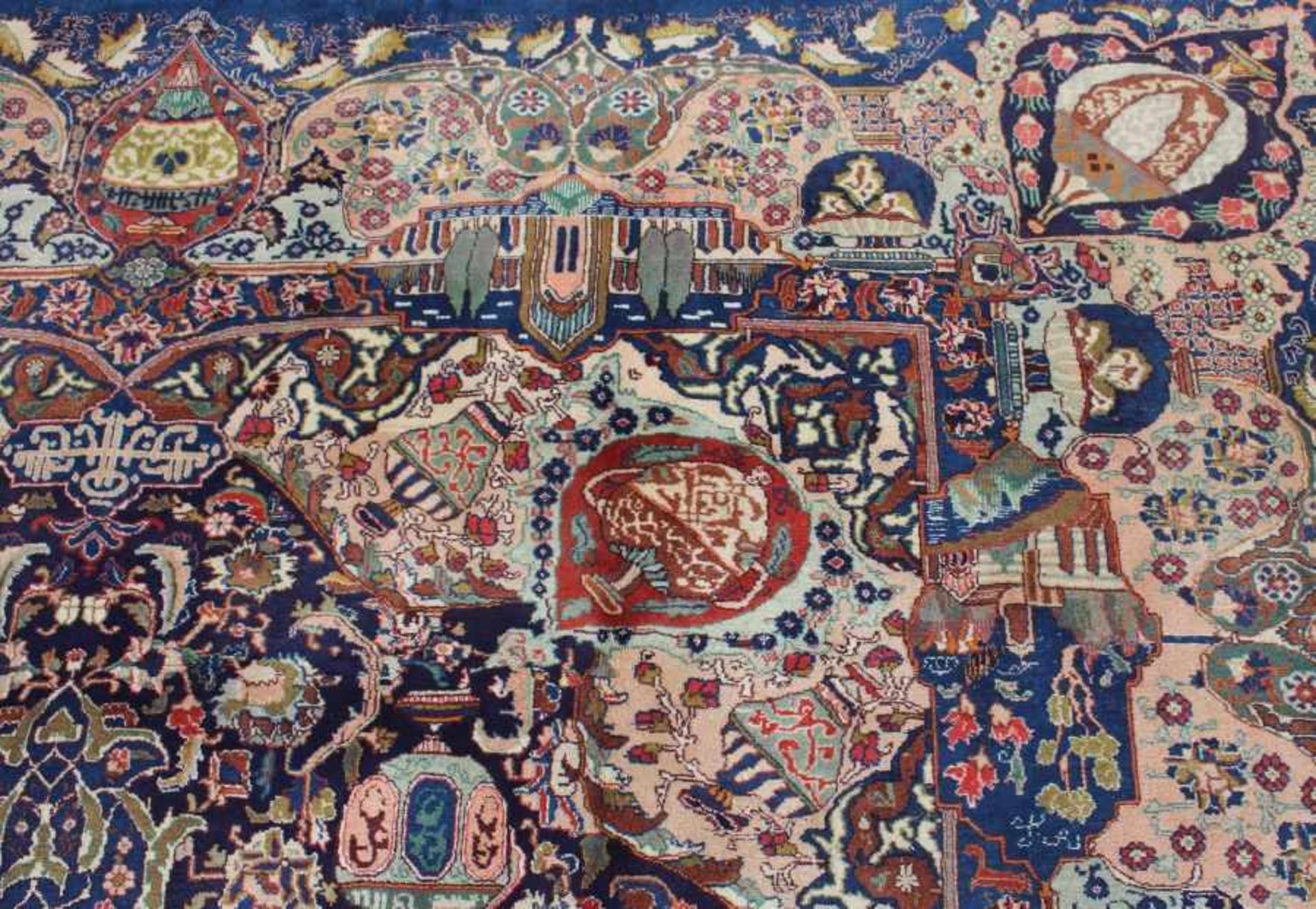 KashmarOstpersien, Ende 20. Jh., Wolle auf Baumwolle, hochfloriger Teppich mit königsblauem Fond, - Bild 5 aus 7