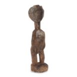 Männliche Standfigurafrikanisch, Holz, H: 35 cm.- - -25.00 % buyer's premium on the hammer
