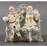 Figurengruppe "Pierrot und Pierrette als Musiker"Thüringen, um 1920, Porzellan, polychromes