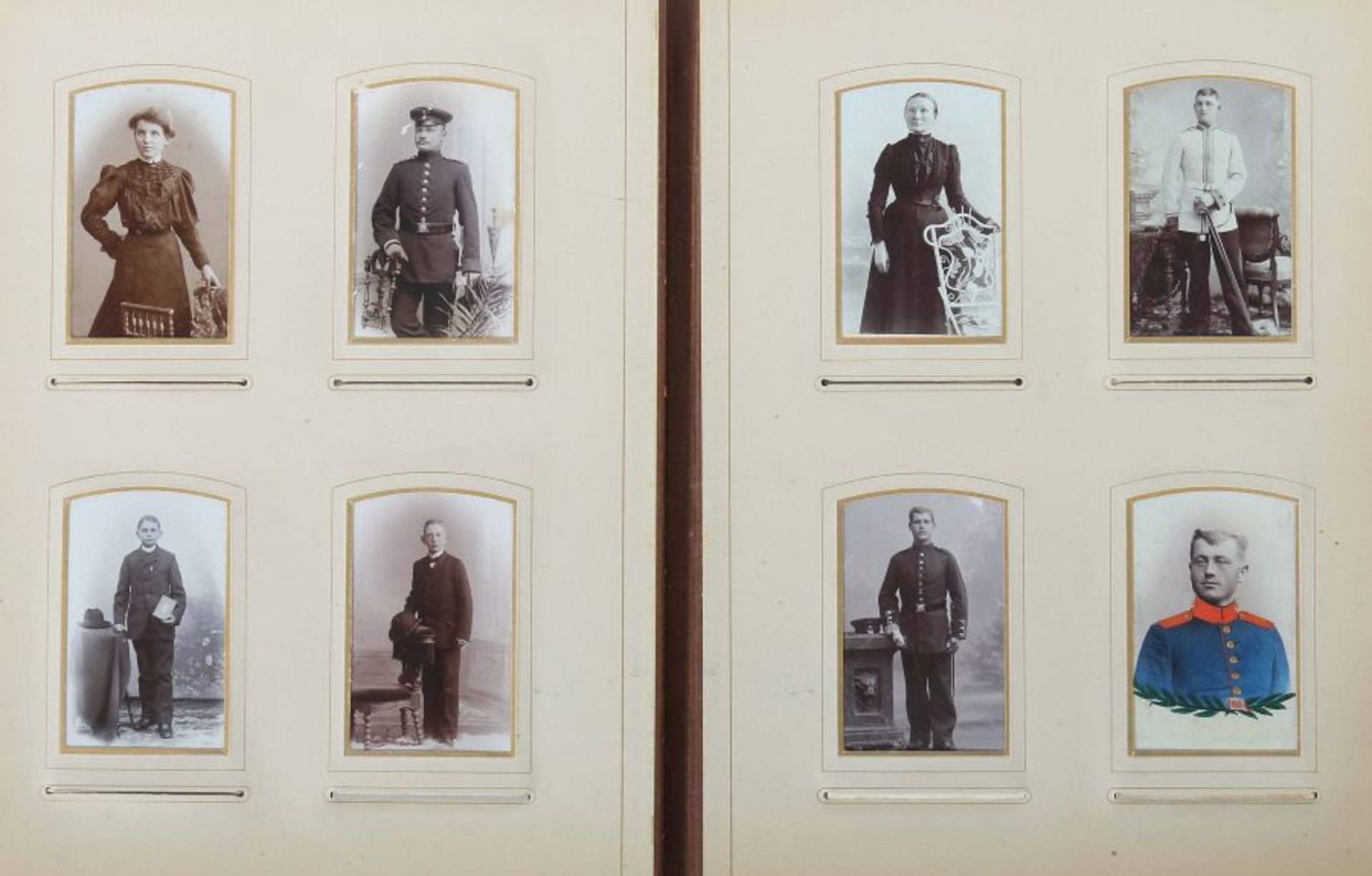 2 FamilienalbenDeutschland, um 1890/1900, mit insg. ca. 216 s/w-Familienfotografien, tls. - Bild 10 aus 11