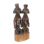 Ahnenpaar der MumuyeNigeria, Holz, eingefärbt, H: 51 cm.- - -25.00 % buyer's premium on the hammer