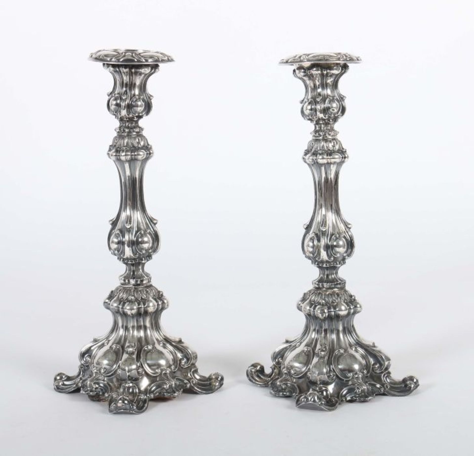 Paar einflammige Tischleuchter19. Jh., Silber 13-lötig, ca. 1262 g (mit gefüllten Ständen),
