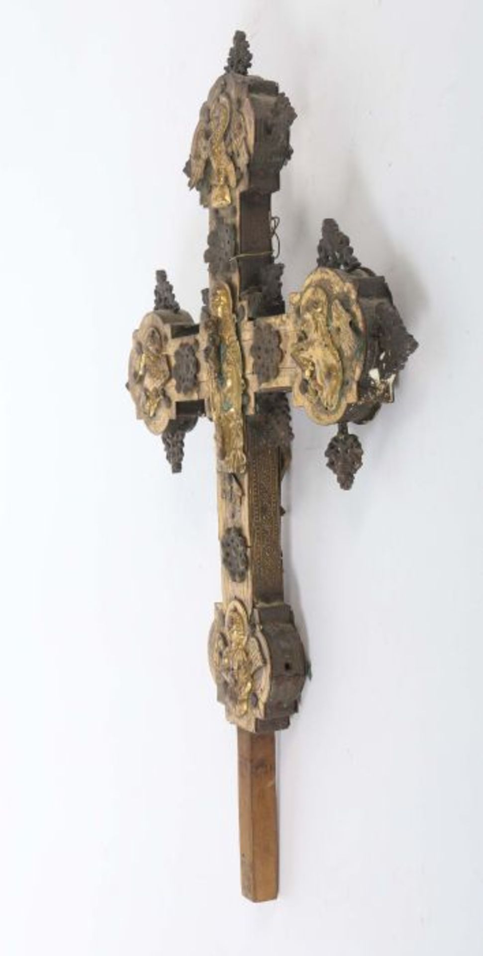 Vortragekreuz18./19. Jh., Holzkreuz mit passigen Balkenende, beidseitig belegt durch - Bild 3 aus 3