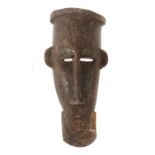 Maske der BambaraMali, Holz, mit geschnitztem Kinnbart und blechbeschlagenen Augenlidern, H: 37 cm.-