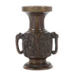 Kleine Bronze-Vasewohl Japan, 20. Jh., bauchige Vase mit Rundfuß, mit schmalem Hals und auskragendem