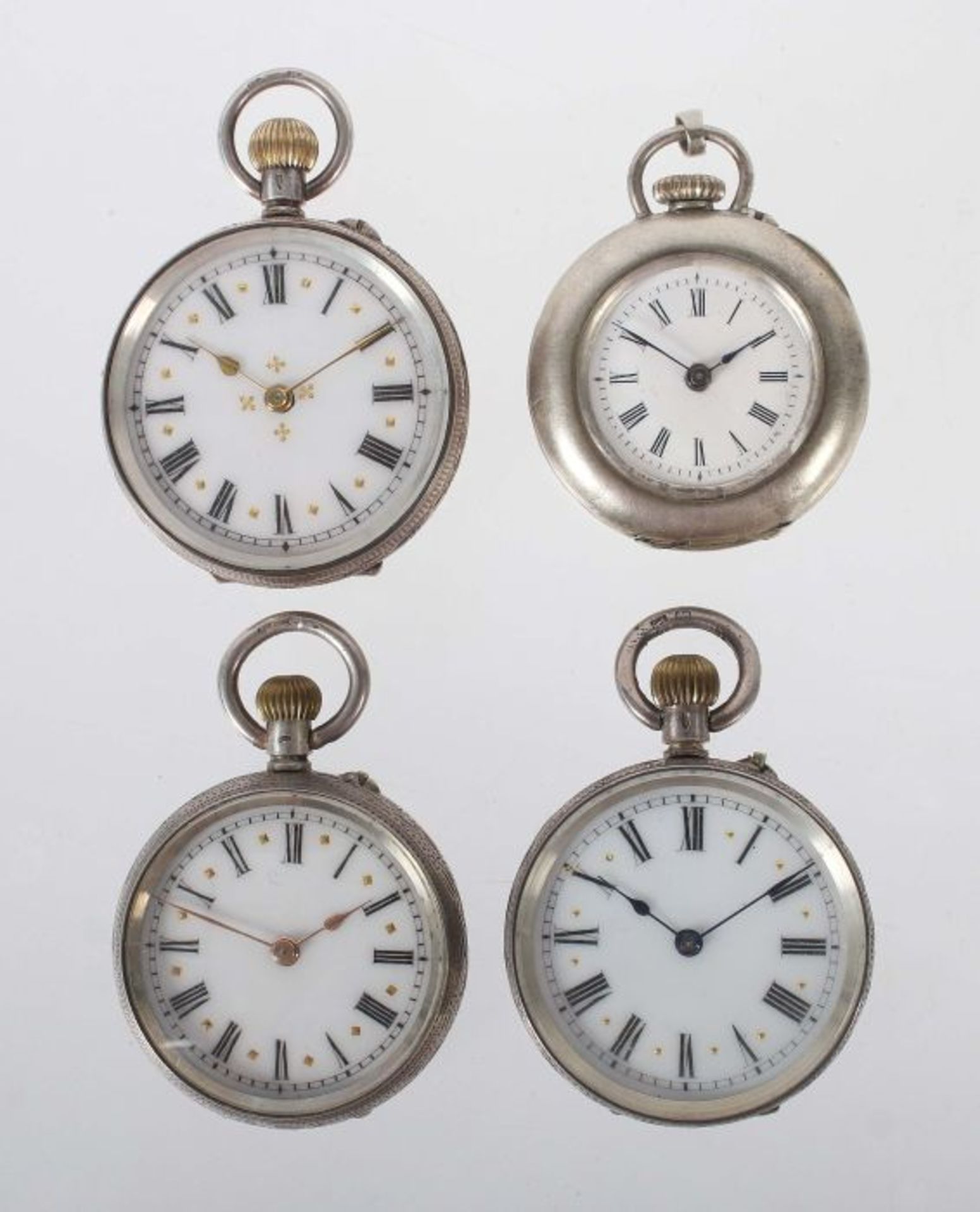 4 Damentaschenuhrenum 1900, meist Schweiz, Silber 800/935, je weißes Emaille-Zifferblatt mit