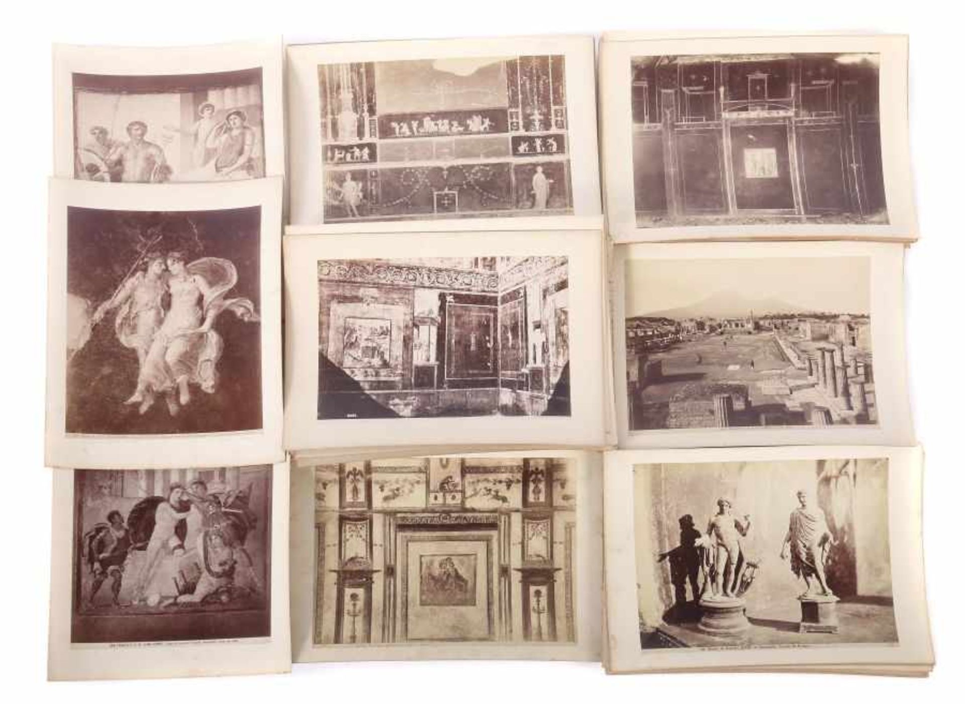 Sammlung Pompeji-Fotografienum 1864, 50 Tafeln mit s/w-Fotografien im Hoch- und Querformat,