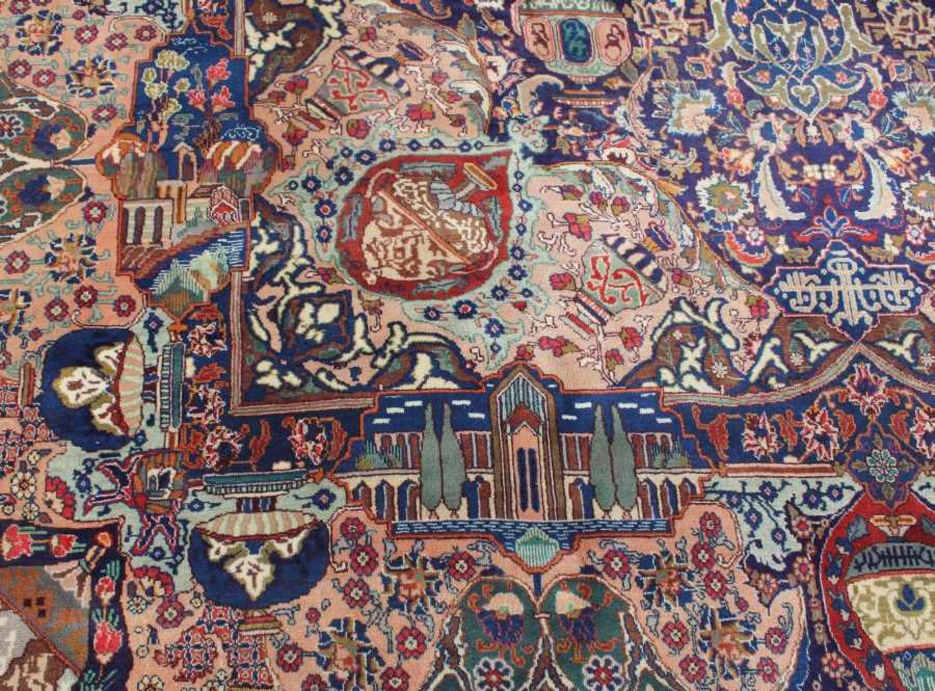 KashmarOstpersien, Ende 20. Jh., Wolle auf Baumwolle, hochfloriger Teppich mit königsblauem Fond, - Bild 6 aus 7