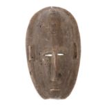 Maske der BamanaMali, Holz, mit eingeschnittenem Linien- und Schraffurdekor, H: 31 cm.- - -25.00 %