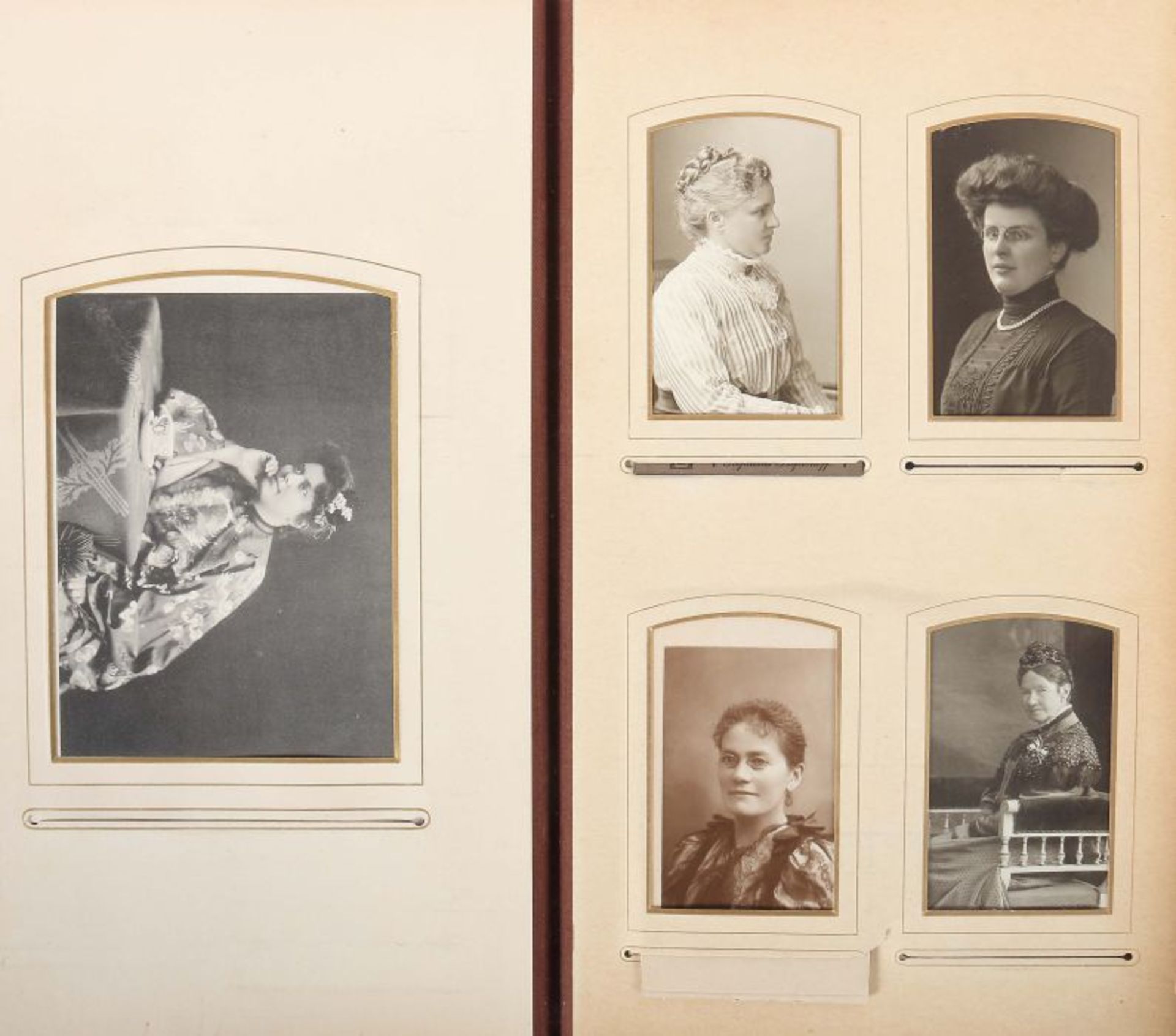 FamilienalbumDeutschland, um 1905, Album mit ca. 57 s/w-Fotografien, in lederbezogenem - Bild 4 aus 5