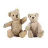 2 Teddy-BärenSteiff, 1950er Jahre, 1 x org. Teddy, blond, Druckstimme(defekt), Knopf, Reste